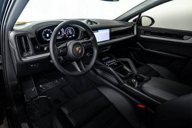 2025 Cayenne picture #4