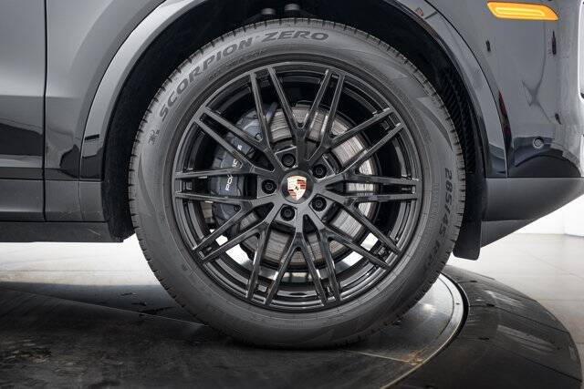 2025 Cayenne picture #11