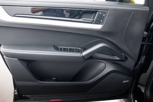 2025 Cayenne picture #14