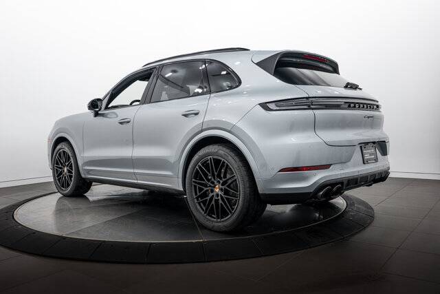 2026 Cayenne picture #3