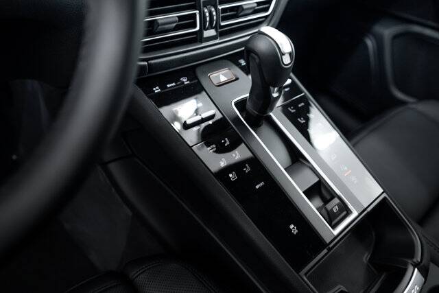 2026 Macan picture #13