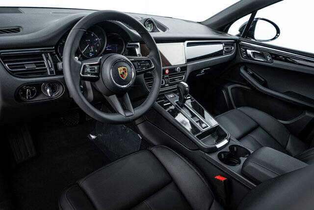 2023 Macan picture #4