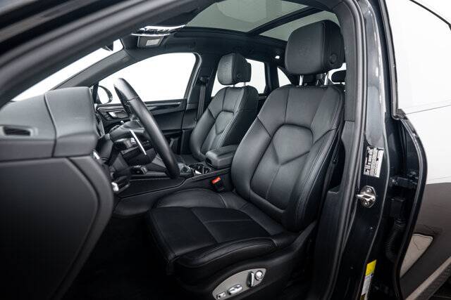 2023 Macan picture #5