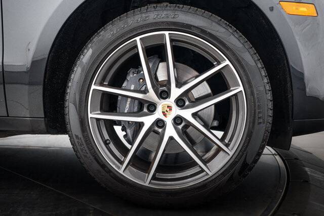 2023 Macan picture #11
