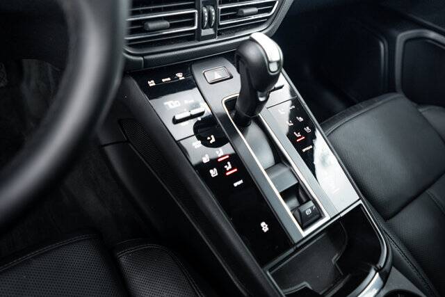 2023 Macan picture #14