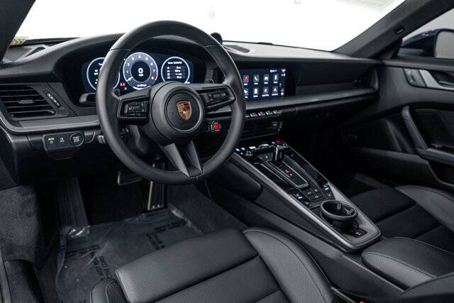 2025 911 Carrera picture #4