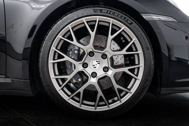 2025 911 Carrera picture #11