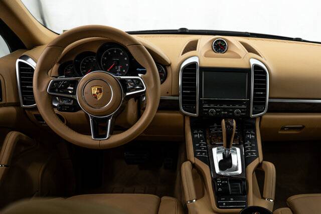 2016 Cayenne picture #13