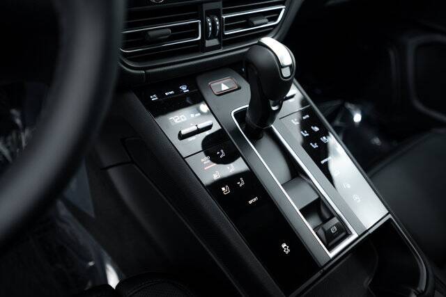 2026 Macan picture #15