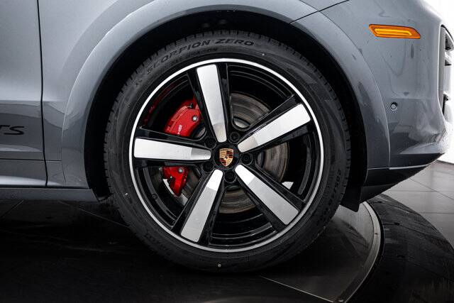 2026 Cayenne GTS picture #11