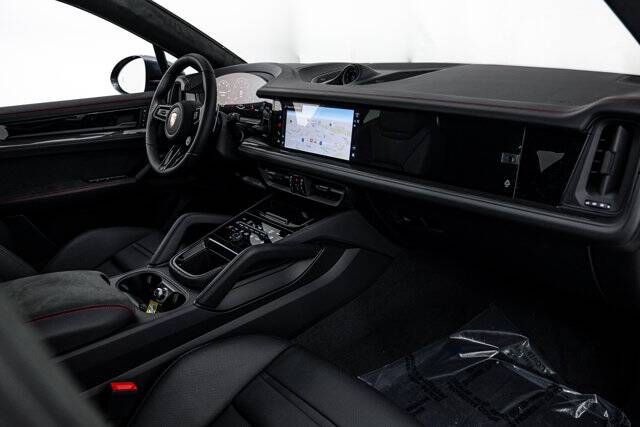 2026 Cayenne GTS picture #14