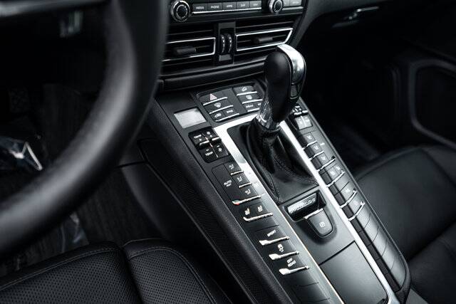 2019 Macan picture #13