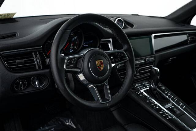 2019 Macan picture #15