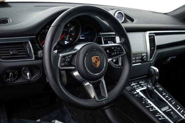 2018 Macan picture #14