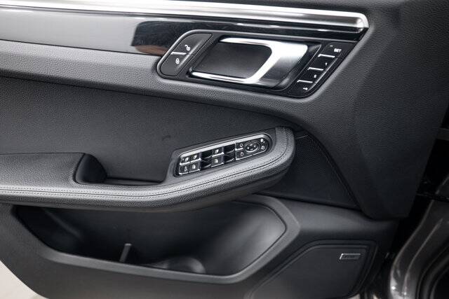 2018 Macan picture #15