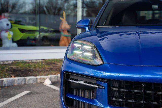 2025 Cayenne Coupe GTS picture #4