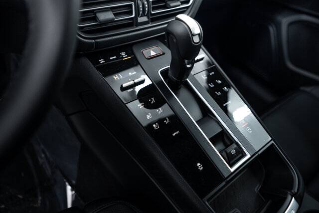 2026 Macan picture #13