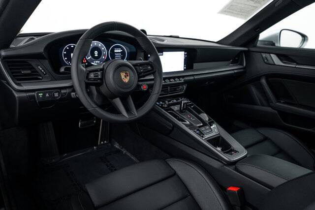 2025 911 Carrera picture #4
