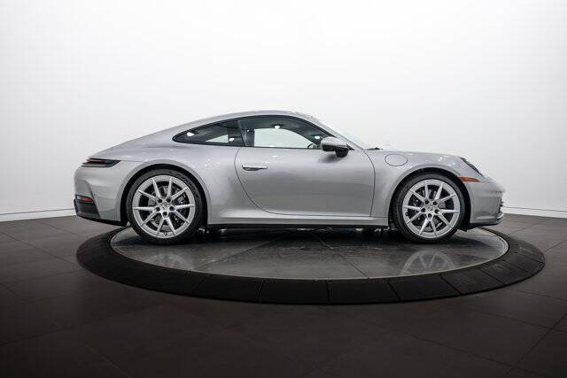 2025 911 Carrera picture #8