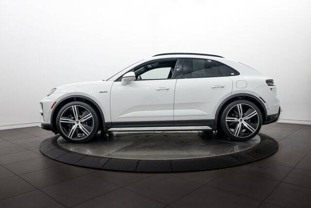 2025 Macan Electric Turbo picture #2