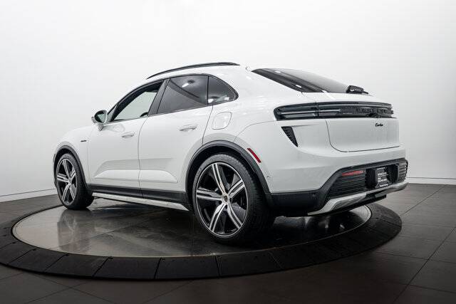 2025 Macan Electric Turbo picture #3