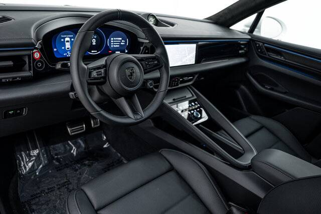 2025 Macan Electric Turbo picture #4