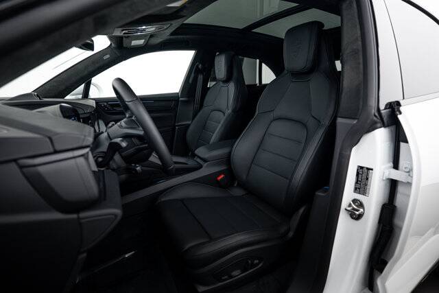 2025 Macan Electric Turbo picture #5