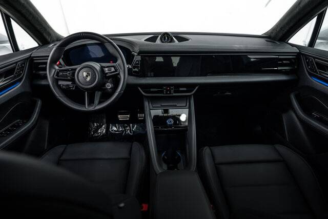 2025 Macan Electric Turbo picture #12