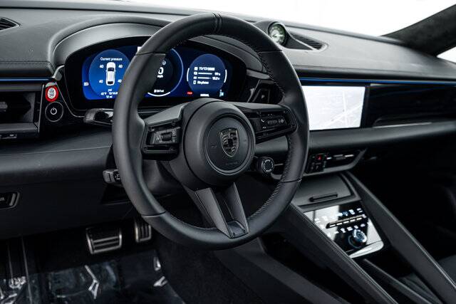 2025 Macan Electric Turbo picture #13