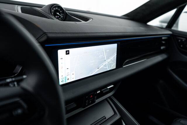 2025 Macan Electric Turbo picture #15
