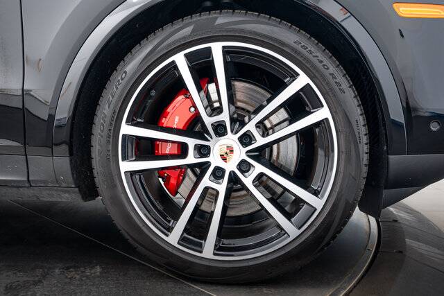 2025 Cayenne S E-Hybrid picture #11