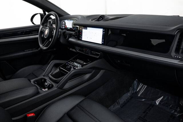 2025 Cayenne S E-Hybrid picture #12