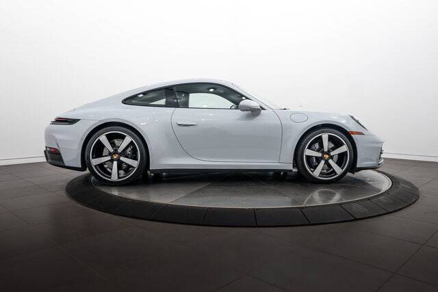 2025 911 Carrera picture #8
