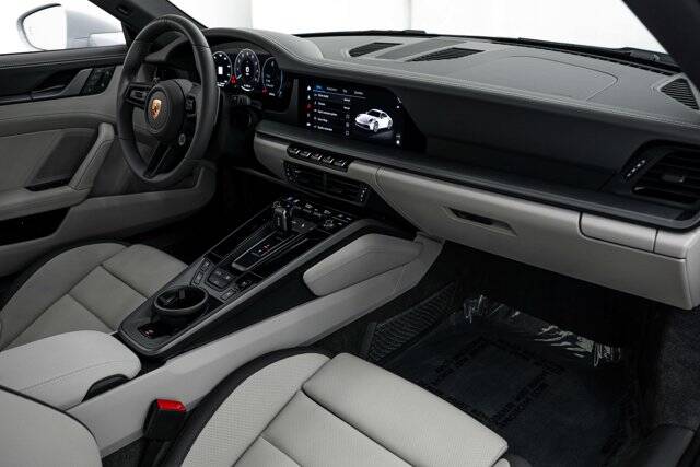 2025 911 Carrera picture #12