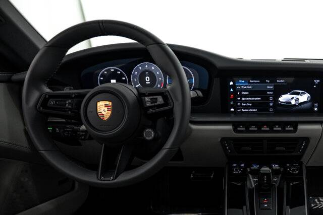 2025 911 Carrera picture #14