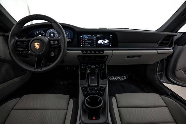 2025 911 Carrera picture #15