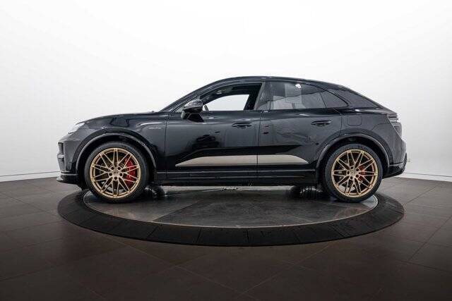 2024 Macan Electric Turbo picture #2
