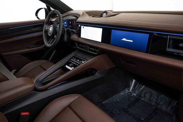 2024 Macan Electric Turbo picture #13