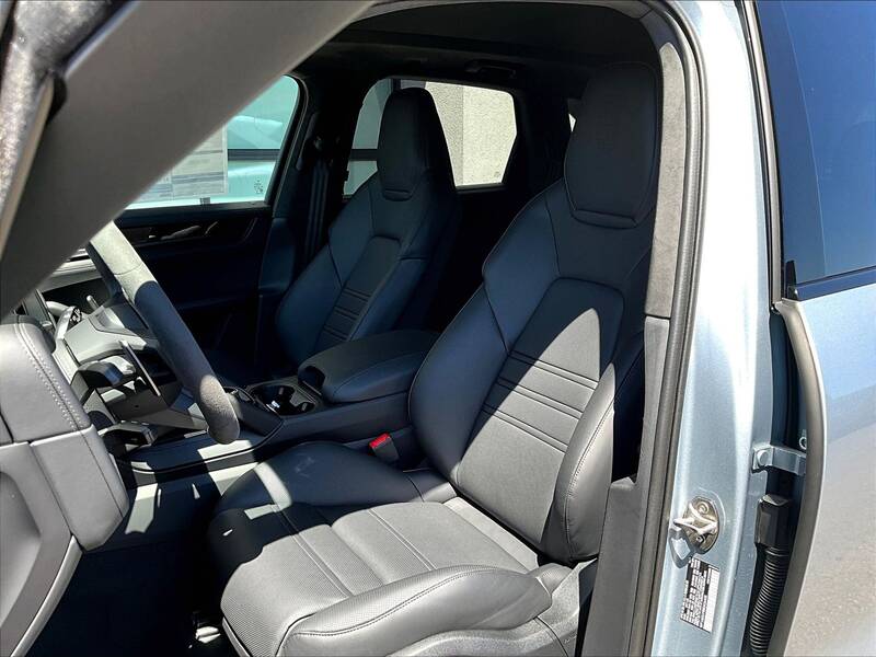 2025 Cayenne GTS picture #5
