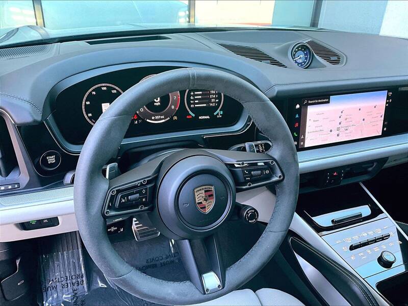 2025 Cayenne Coupe GTS picture #4