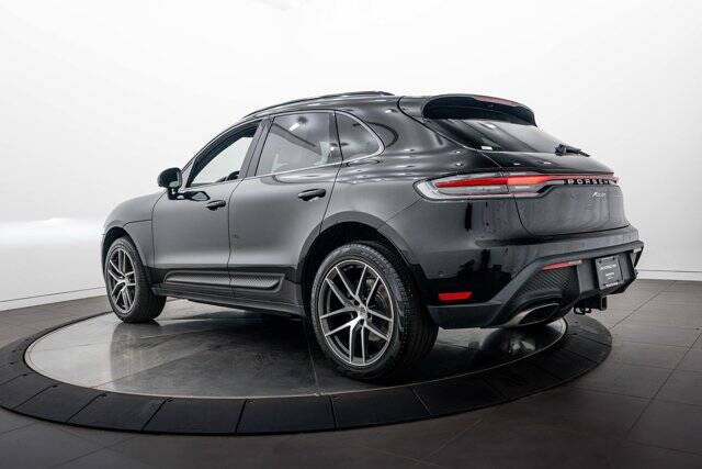 2024 Macan picture #3