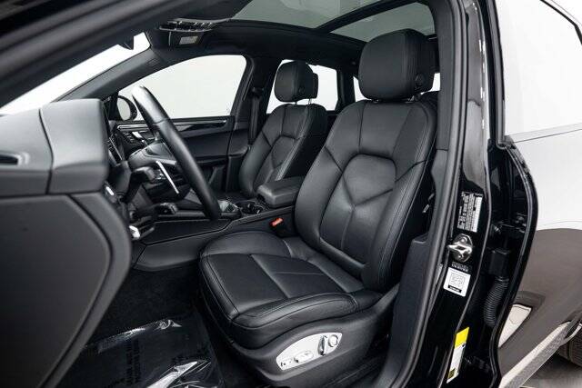 2024 Macan picture #5