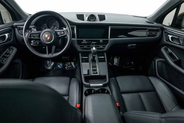 2024 Macan picture #12