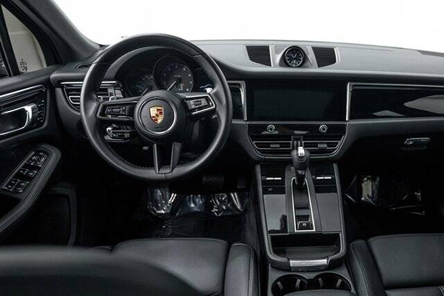 2024 Macan picture #13