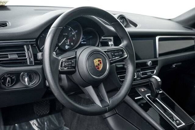 2024 Macan picture #14
