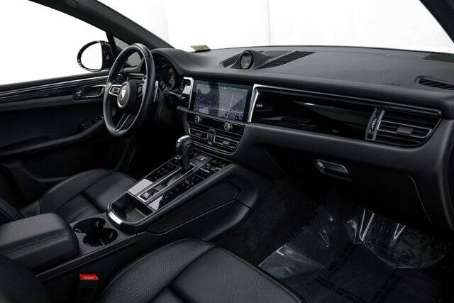 2024 Macan picture #15