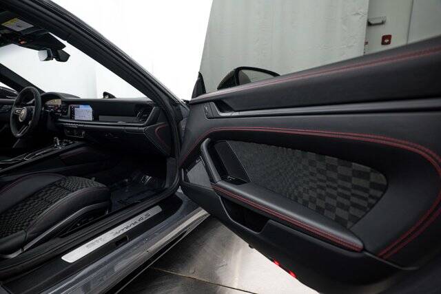 2026 911 Carrera 4S picture #15