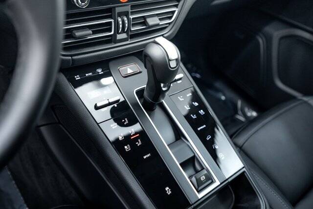 2026 Macan picture #12
