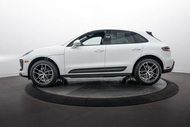 2023 Macan picture #2