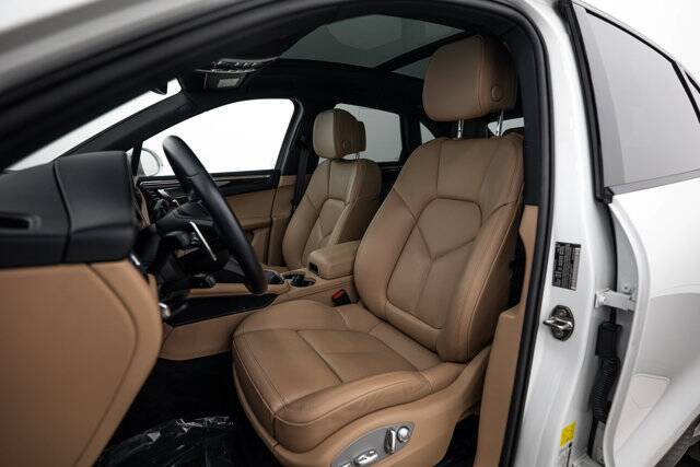 2023 Macan picture #5
